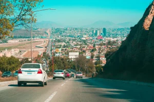 Carretera a una ciudad.